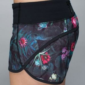 Lululemon Run Speed Short Curious Jungle Black Multi Size 8 Floral